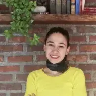 Professeure de langues, interprète et traductrice, je propose des cours dynamiques adaptés aux besoins de chaque élève